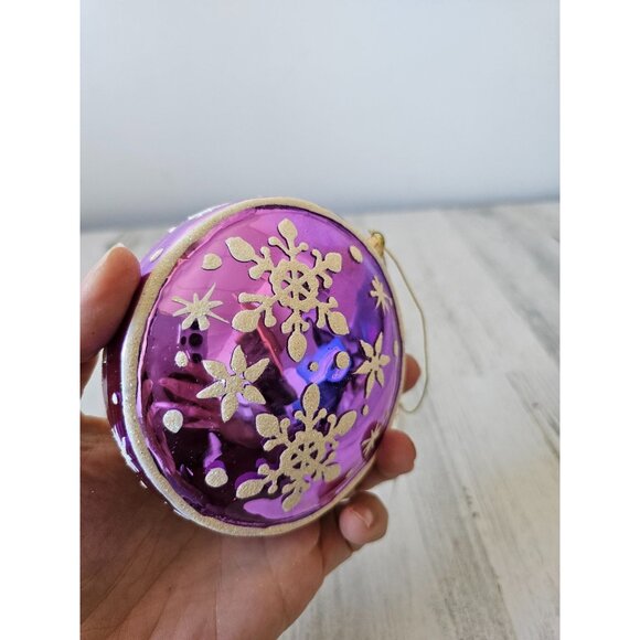 Living quarters purple snowflake sprinkle round ornament Xmas tree - Picture 7 of 8